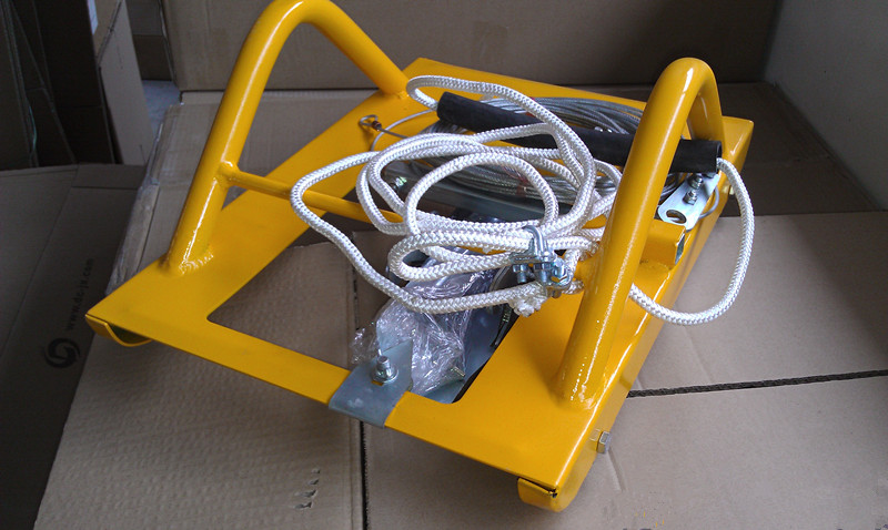 Line cutter for artificial turf